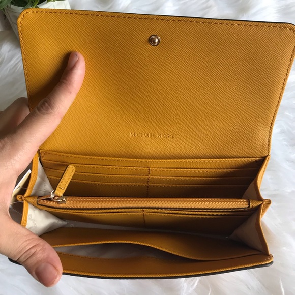 Firm❗️Michael Kors Fulton flap continental wallet - Picture 2 of 5